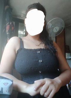 Curvy Leena - puta in Mumbai Photo 3 of 3