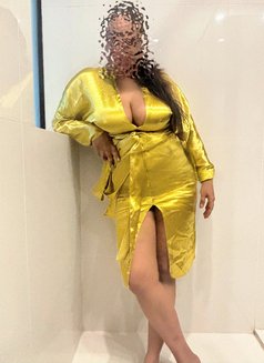 Curvy Milf Gayeshi Outcall - puta in Colombo Photo 1 of 2
