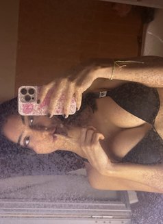 Cushybaby - Transsexual escort in Paris Photo 3 of 6