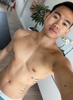 Cute Asian Guy - Male escort in Singapore Photo 4 of 8