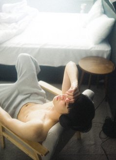 cute boy in London - Acompañantes masculino in London Photo 2 of 4