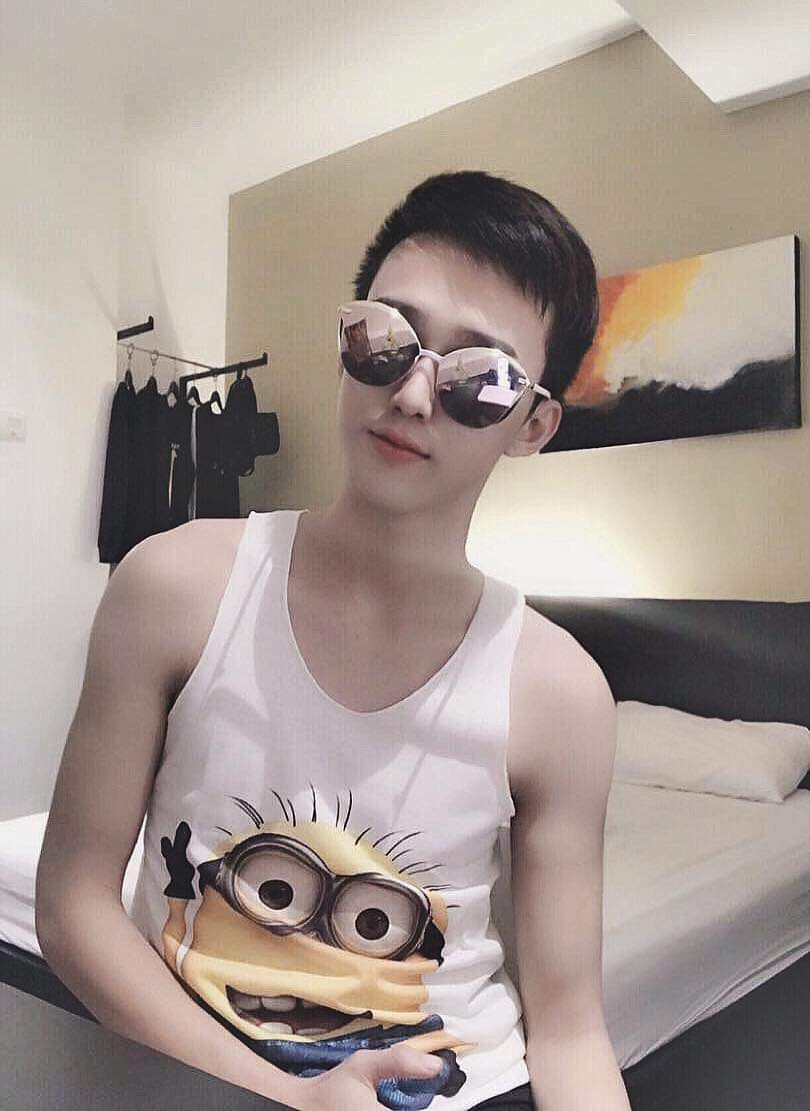 Cute boy, Taiwanese Male escort in Dubai