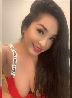Bella kim is back (with poppers) - Transsexual escort in Mumbai Photo 13 of 30