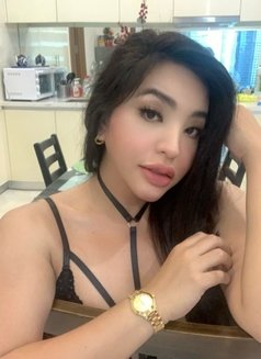 Bella kim is back (with poppers) - Transsexual escort in Mumbai Photo 18 of 30