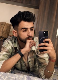 Cutie Boii - masseur in New Delhi Photo 1 of 4