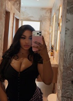 Cutie - escort in Baku Photo 1 of 2