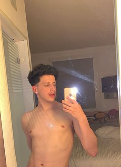 Cuty boy - Male escort in İstanbul Photo 13 of 13