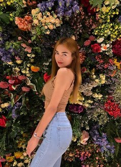 Cycy - Transsexual escort in Manila Photo 5 of 20