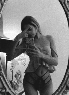 Cycy - Transsexual escort in Manila Photo 10 of 20