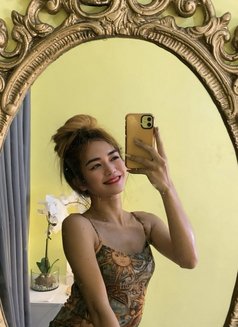 Cycy - Transsexual escort in Manila Photo 16 of 20