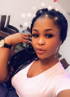 Cynthia - escort in İstanbul Photo 3 of 6