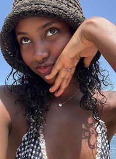 Cynthia - escort in Dubai Photo 6 of 8