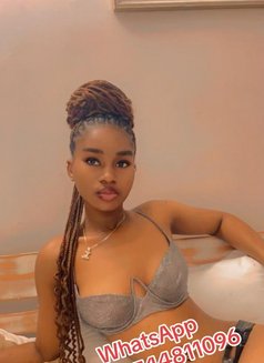 Cynthia - puta in Abidjan Photo 2 of 4