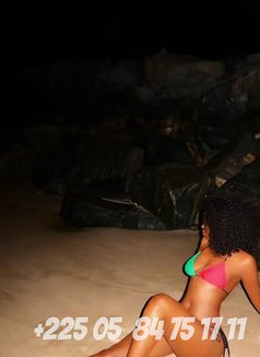 Cynthia - escort in Abidjan Photo 3 of 3