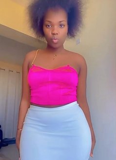 Cynthia - escort in Jeddah Photo 2 of 3