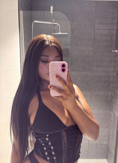 Cynthia - escort in Dubai Photo 2 of 5
