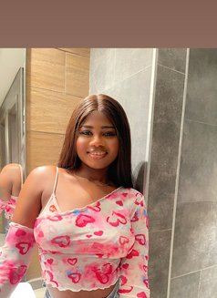 Cynthia - escort in Dubai Photo 3 of 5