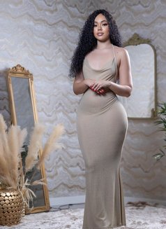 Cynthia - escort in Beirut Photo 8 of 9