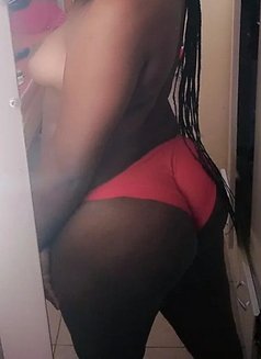 Cynthy - escort in Nairobi Photo 2 of 3