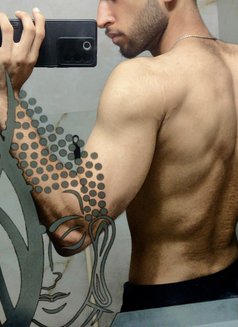 Cyrax - Male escort in New Delhi Photo 3 of 7