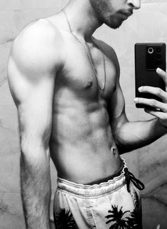 Cyrax - Male escort in New Delhi Photo 5 of 7