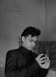 Cyrus - Male escort in Butwal Photo 3 of 3