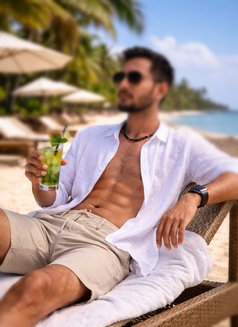 D/7 MASSAGE & P*S*Y LICKING EXPERT 🥵 - Male escort in New Delhi Photo 10 of 11