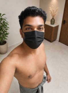 D King - Acompañantes masculino in Dubai Photo 3 of 4