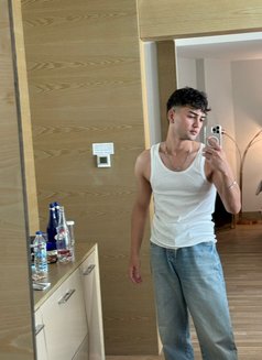 Da Ni El - Male escort in Dubai Photo 4 of 6