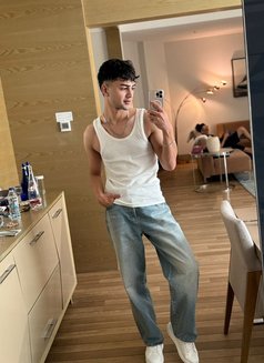 Da Ni El - Male escort in Dubai Photo 5 of 6