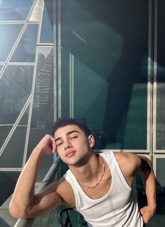 Da Ni El - Male escort in Riyadh Photo 11 of 11