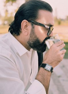 Dabeer - Acompañantes masculino in Lahore Photo 1 of 1
