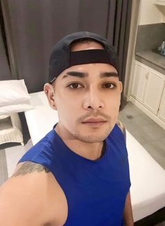 DaddyXmanila - Male escort in Manila Photo 2 of 3