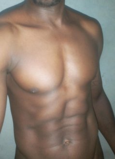 Dadzy Small - Acompañantes masculino in Nairobi Photo 1 of 1