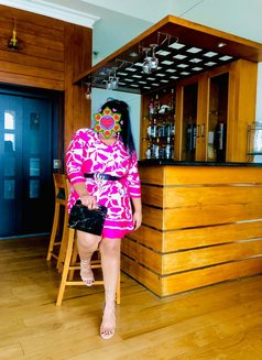 Dahamsa de Soyza - escort in Colombo Photo 8 of 11