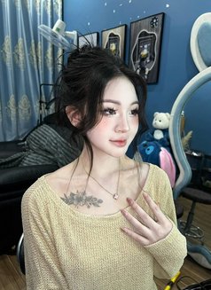 Daina From Vietnam - puta in Kathmandu Photo 1 of 8