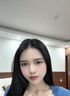 Daina - escort in Singapore Photo 2 of 2