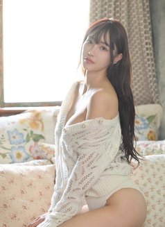 Daissy - escort in Phuket Photo 1 of 6