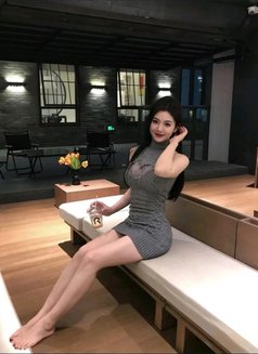 Daisy - puta in Shanghai Photo 5 of 6