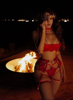 Daisy - escort in Singapore Photo 8 of 11