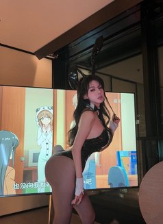 Daisy - escort in Singapore Photo 10 of 11