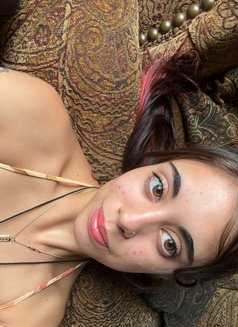 Daisy - escort in Dammam Photo 1 of 3