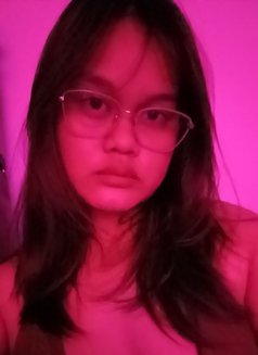 Daisy - escort in Kuwait Photo 1 of 3