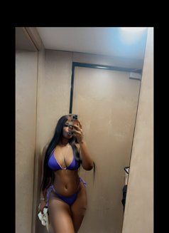 Daisy - escort in Dubai Photo 1 of 5