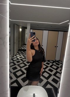 Daisy - escort in Bangalore Photo 2 of 4