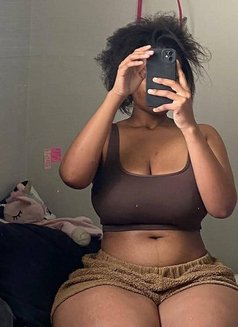 Daisy - escort in Ahmedabad Photo 2 of 4