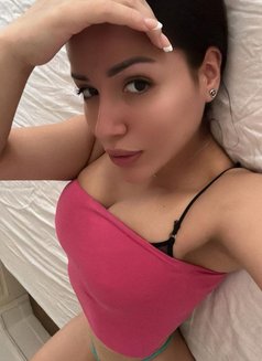 Daisy - escort in Beirut Photo 4 of 6