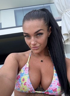 Daisy Reid - escort in Dubai Photo 2 of 3