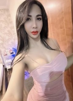 Daisy Shemale - masseuse in Abu Dhabi Photo 4 of 6