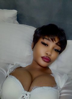 Daisy - escort in Accra Photo 2 of 6